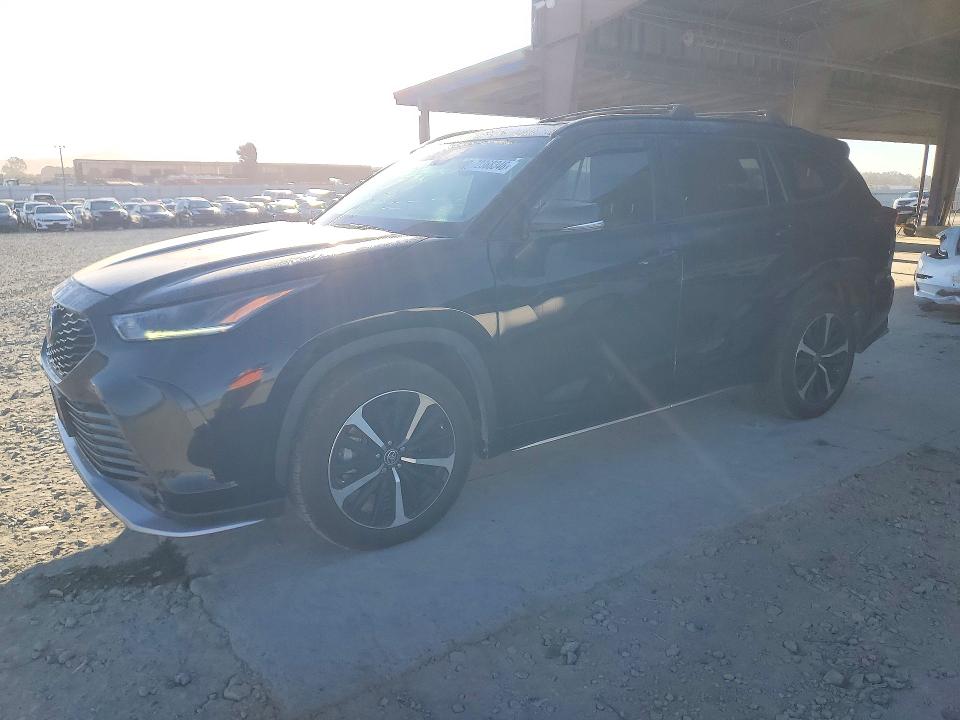 2022 Toyota Highlander VIN 5TDJZRBH2NS249213 — COPART salvage auction photo