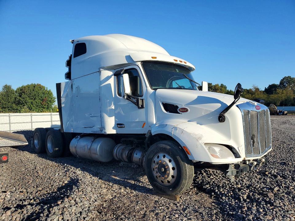 2022 Peterbilt 579 VIN 1XPBD49X3ND788677 COPART salvage auction — ROLLOVER, MO - CERTIFICATE OF TITLE, sold $1,450 on 2026-10-12 (photo 4)