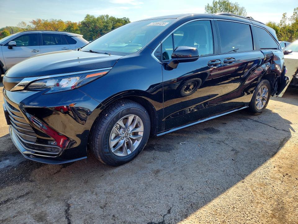 2024 Toyota Sienna VIN 5TDKSKFC6RS128558 — COPART salvage auction photo