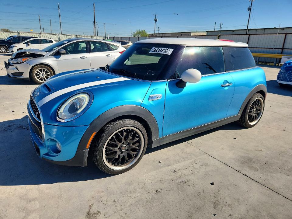2015 Mini Cooper VIN WMWXP7C52F2A36294 COPART salvage auction — NORMAL WEAR, Tx - Certificate Of Title (P), sold $175 on 2026-10-12 (photo 1)