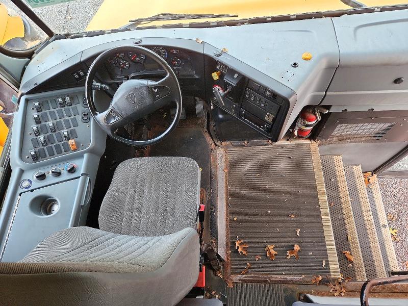 2015 Ic VIN 4DRBUC8P3FB670117 COPART salvage auction — MINOR DENT/SCRATCHES, Ri - Certificate Of Title, sold $900 on 2026-10-28 (photo 9)