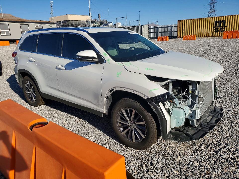 2019 Toyota Highlander VIN 5TDKZRFHXKS341745 COPART salvage auction — FRONT END, NV - SALVAGE TITLE, sold $9,100 on 2026-10-12 (photo 4)