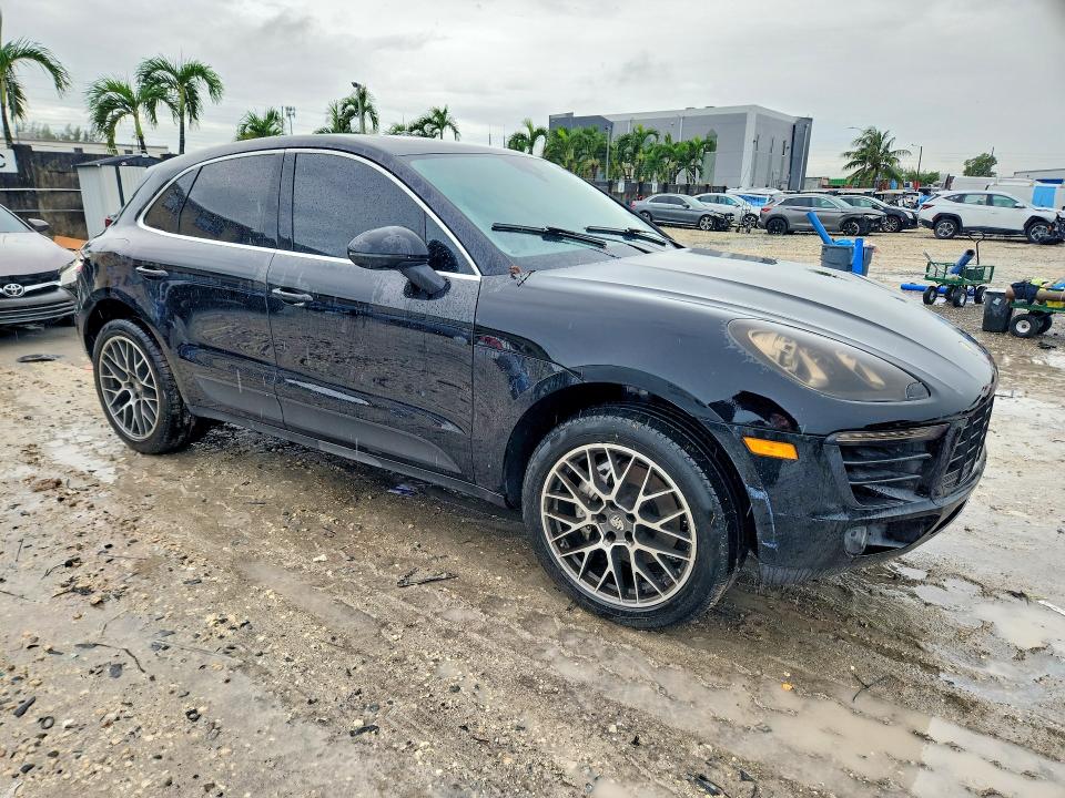 2017 Porsche Macan VIN WP1AB2A57HLB10847 COPART salvage auction — MINOR DENT/SCRATCHES, FL, sold $3,200 on 2026-10-21 (photo 4)