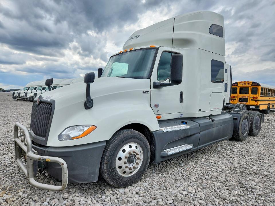 2022 International Lt VIN 3HSDZAPRXNN591297 — COPART salvage auction photo