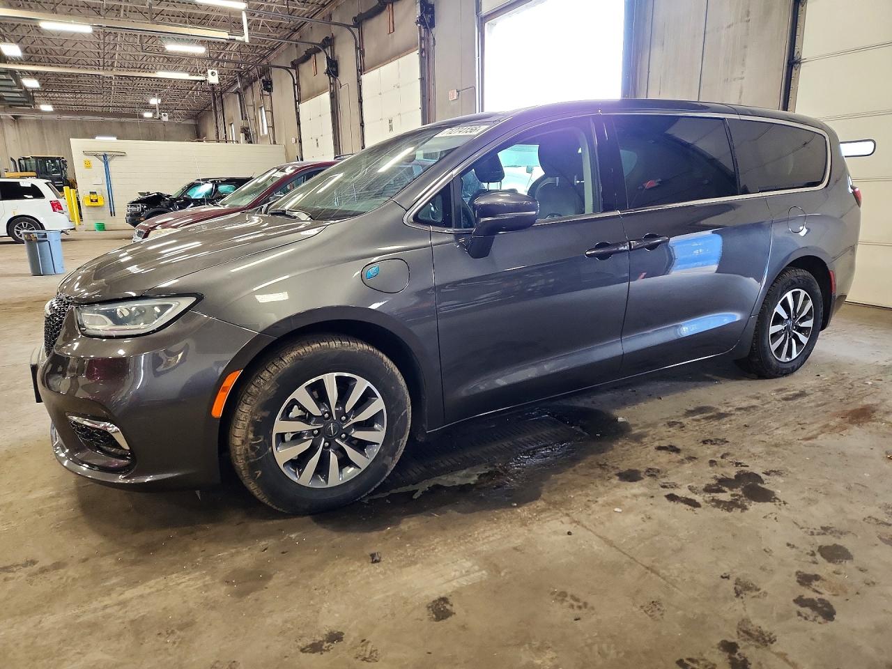 2022 Chrysler Pacifica VIN 2C4RC1L79NR238729 — COPART salvage auction photo