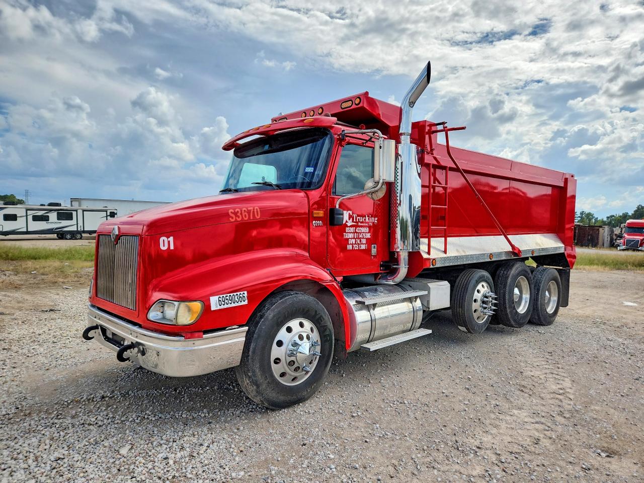 2007 International 9000-Series VIN 2HSCEAPR77C513801 — COPART salvage auction photo