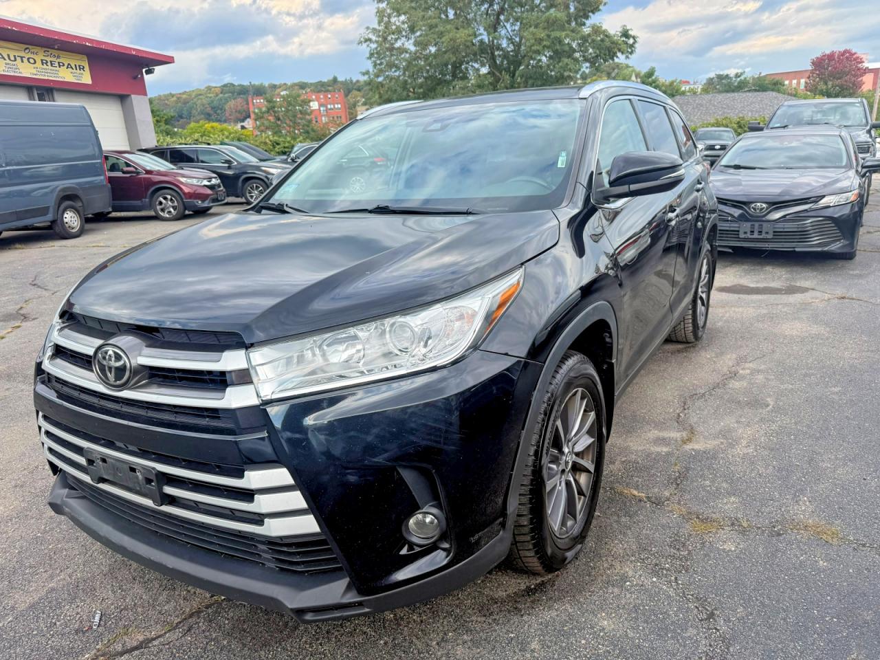 2019 Toyota Highlander VIN 5TDJZRFH1KS604023 — COPART salvage auction photo