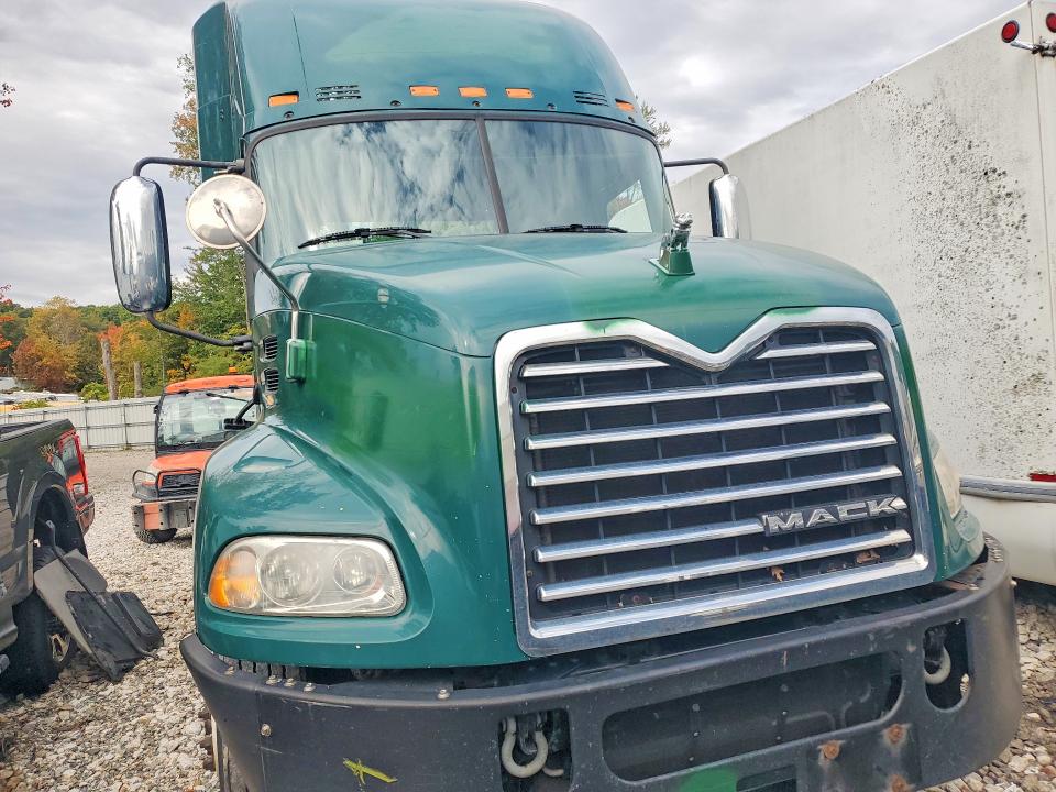 2017 Mack 600 rd600 VIN 1M1AW01X4HM009531 COPART salvage auction — MECHANICAL, OK - CERTIFICATE OF TITLE (P), sold $175 on 2026-10-06 (photo 5)