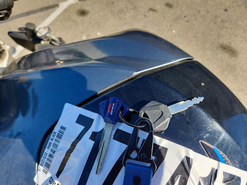 2007 Suzuki Gsx-r600 VIN JS1GN7DA272117485 COPART salvage auction — MINOR DENT/SCRATCHES, CA - DIS/DLR/EXP ONLY CLEAN TITLE, sold $60 on 2026-10-07 (photo 8)