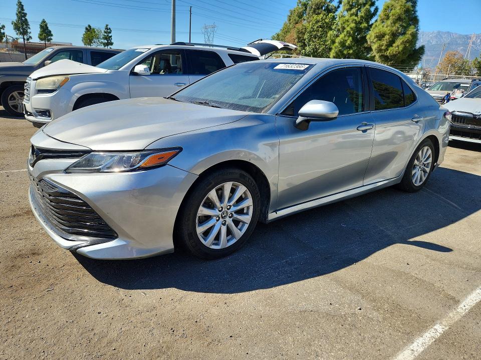 2018 Toyota Camry VIN 4T1B11HK2JU099833 — COPART salvage auction photo