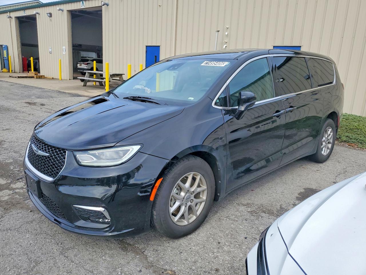 2025 Chrysler Pacifica VIN 2C4RC1BG1SR554283 — COPART salvage auction photo