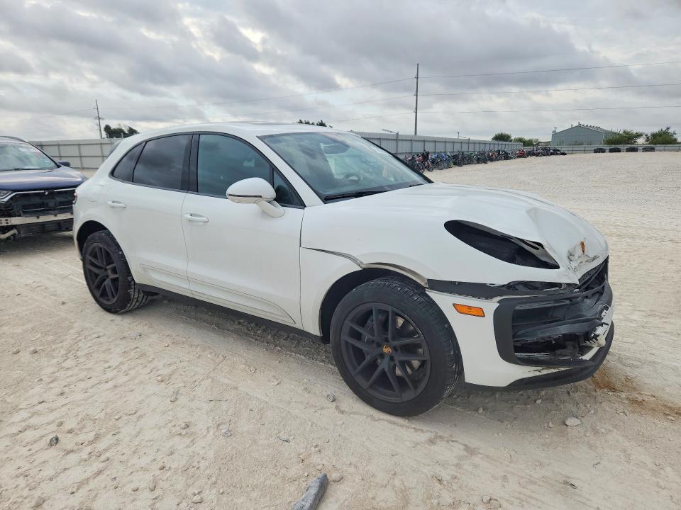 2022 Porsche Macan VIN WP1AA2A5XNLB06208 COPART salvage auction — FRONT END, TX - SALVAGE VEHICLE TITLE (P), sold $18,100 on 2026-10-08 (photo 4)