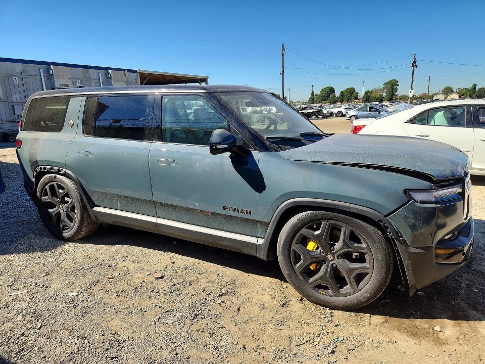 2025 Rivian R1s VIN 7PDSGCBP6SN061237 COPART salvage auction — FRONT END, OH - DIS/DLR/EXP ONLY SALVAGE TITLE, sold $32,000 on 2026-10-19 (photo 4)