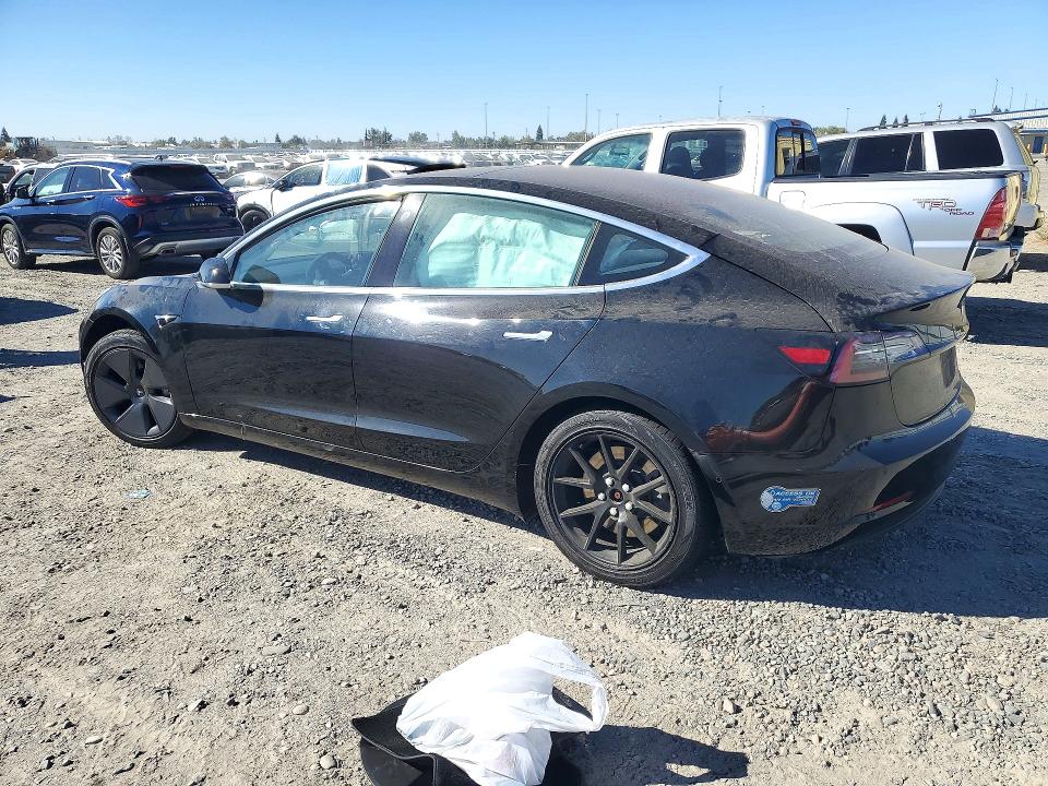 2018 Tesla Model 3 VIN 5YJ3E1EAXJF040658 COPART salvage auction — SIDE, Salvage Title, sold $4,000 on 2026-10-27 (photo 2)