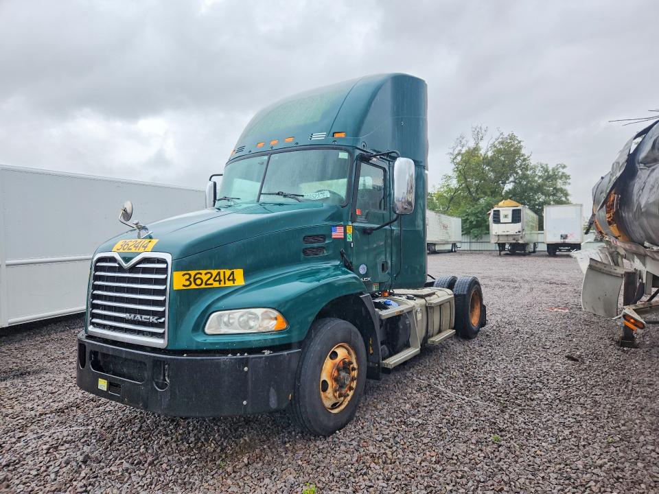 2017 Mack All other VIN 1M1AW01X0HM009722 COPART salvage auction — NORMAL WEAR, WI - CERTIFICATE OF TITLE (P), sold $600 on 2026-10-06 (photo 1)
