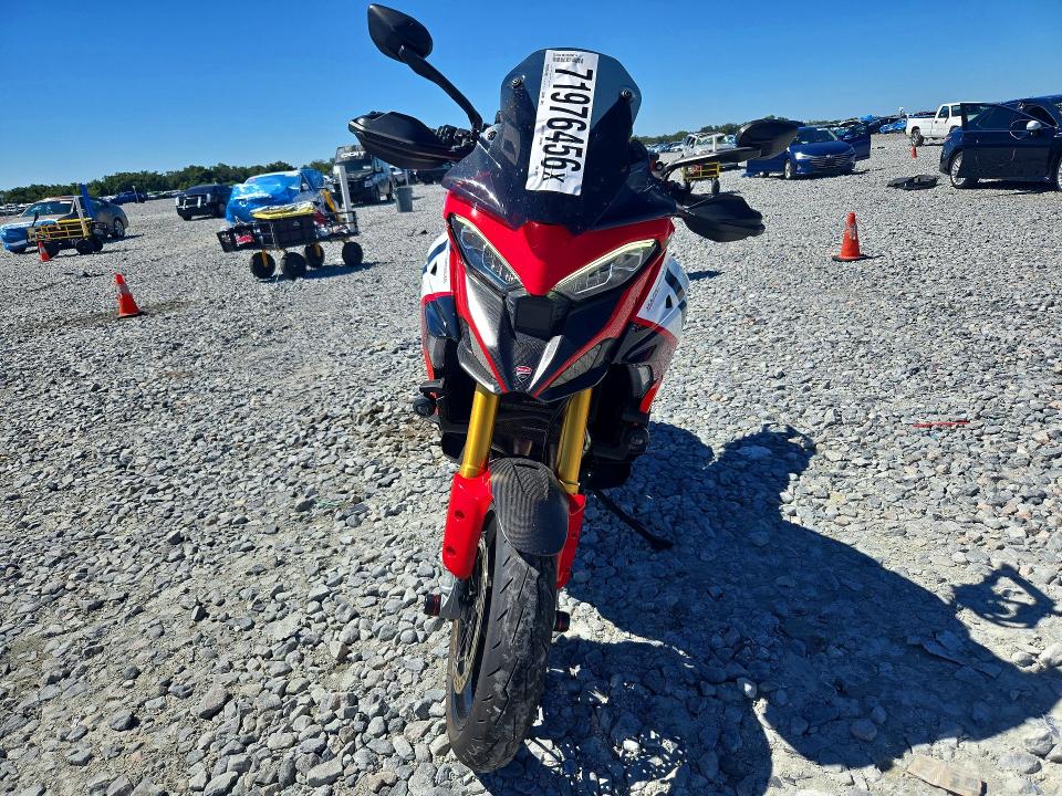 2022 Ducati Multistrada VIN ZDMAALVW6NB013397 COPART salvage auction — MINOR DENT/SCRATCHES, Fl - Certificate Of Title (P), sold $9,600 on 2026-10-16 (photo 2)