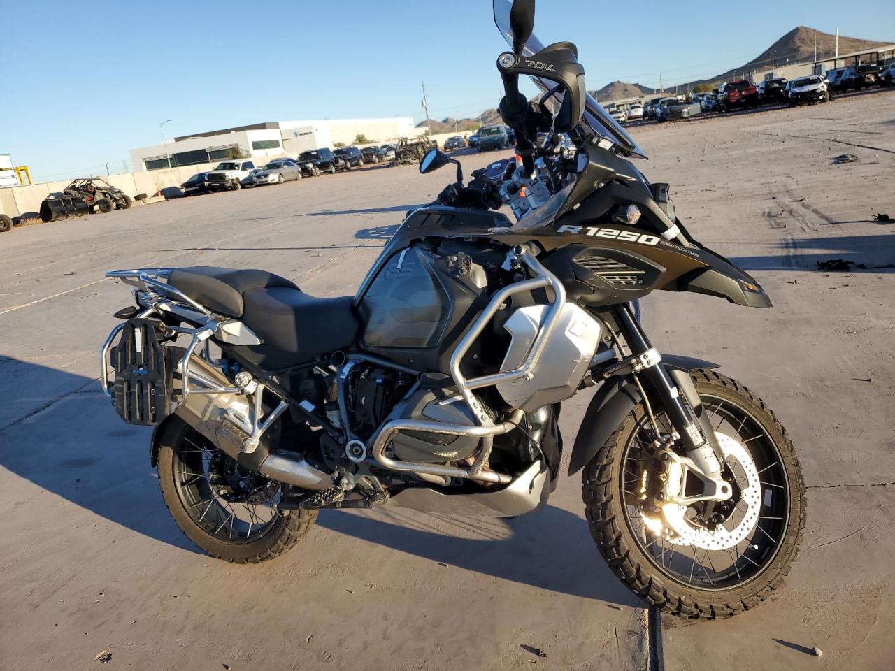 2020 BMW R 1250 VIN WB10J5302LZF90529 — COPART salvage auction photo