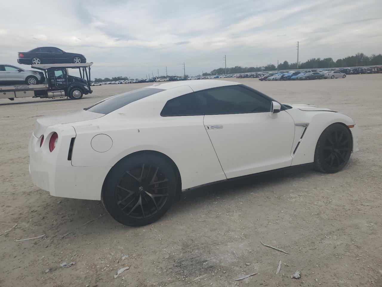 2015 Nissan GT-R VIN JN1AR5EF5FM281737 COPART salvage auction — All Over, FL - CERT OF TITLE SLVG REBUILDABLE, sold $41,250 on 2026-07-03 (photo 3)