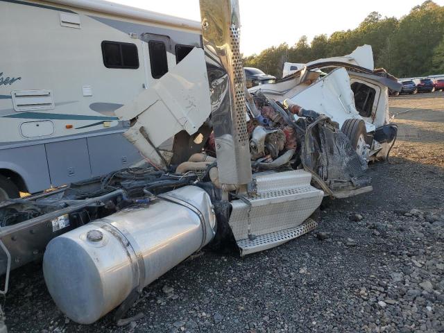 2013 Kenworth Construction VIN 1XKWD49X7DJ369447 COPART salvage auction — ALL OVER, TX - NONREPAIRABLE TITLE, sold $175 on 2026-09-03 (photo 6)
