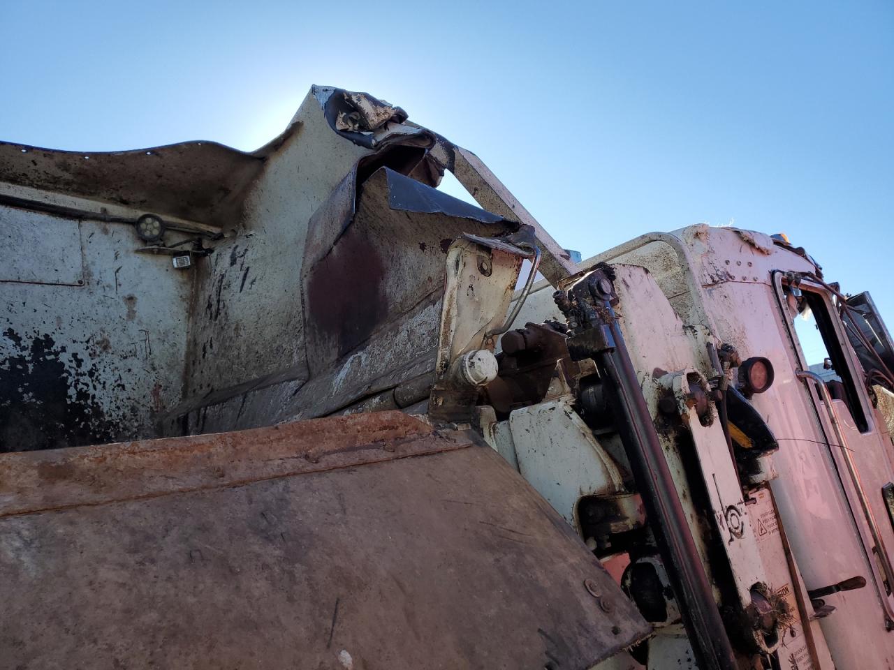 2019 Kenworth T370 VIN 2NKHHJ7X8KM358830 COPART salvage auction — All Over, OK - CERT OF TITLE-SALVAGE, sold $2,500 on 2025-07-24 (photo 9)