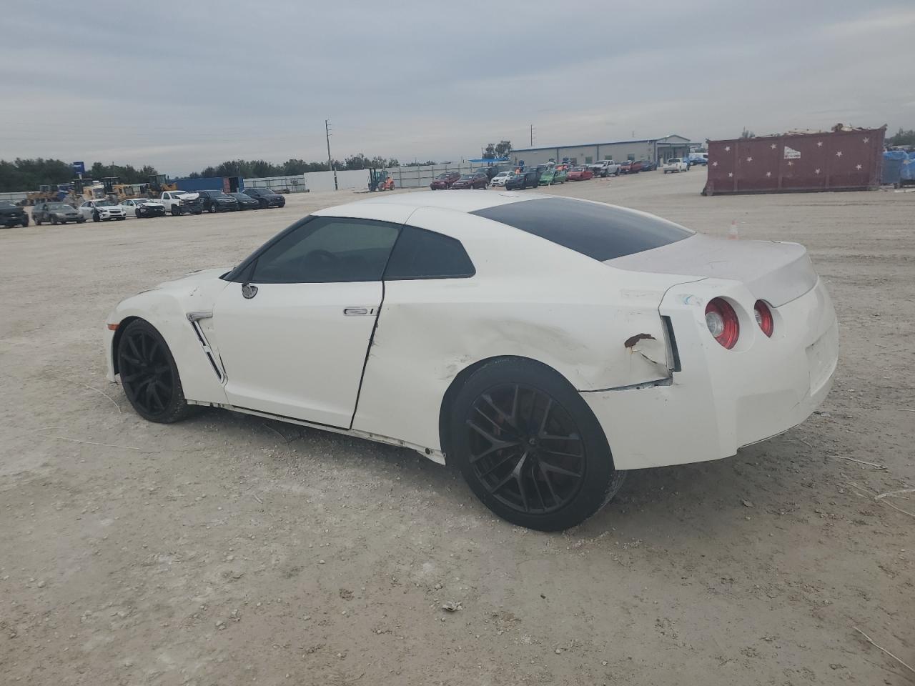 2015 Nissan GT-R VIN JN1AR5EF5FM281737 COPART salvage auction — All Over, FL - CERT OF TITLE SLVG REBUILDABLE, sold $41,250 on 2026-07-03 (photo 2)
