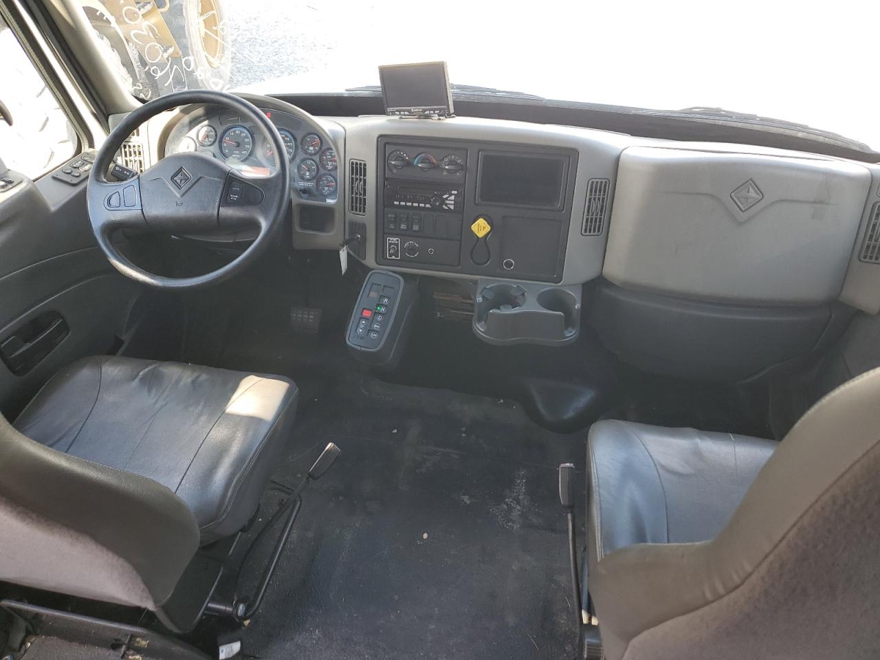 2018 International 4000 series VIN 1HTMMMMN7JH098419 COPART salvage auction — Hail, MO - CERTIFICATE OF TITLE (P), sold $10,900 on 2025-12-01 (photo 8)