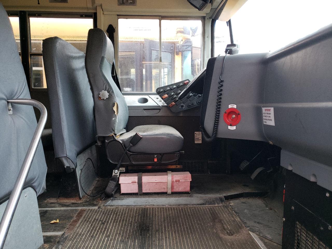 2009 Ic Corporation Ce Series School VIN 4DRBUSKN29B102088 COPART salvage auction — Minor Dent/Scratches, WA - VEHICLE CERT OF OWNERSHIP-TITL, sold $1,000 on 2026-07-08 (photo 5)