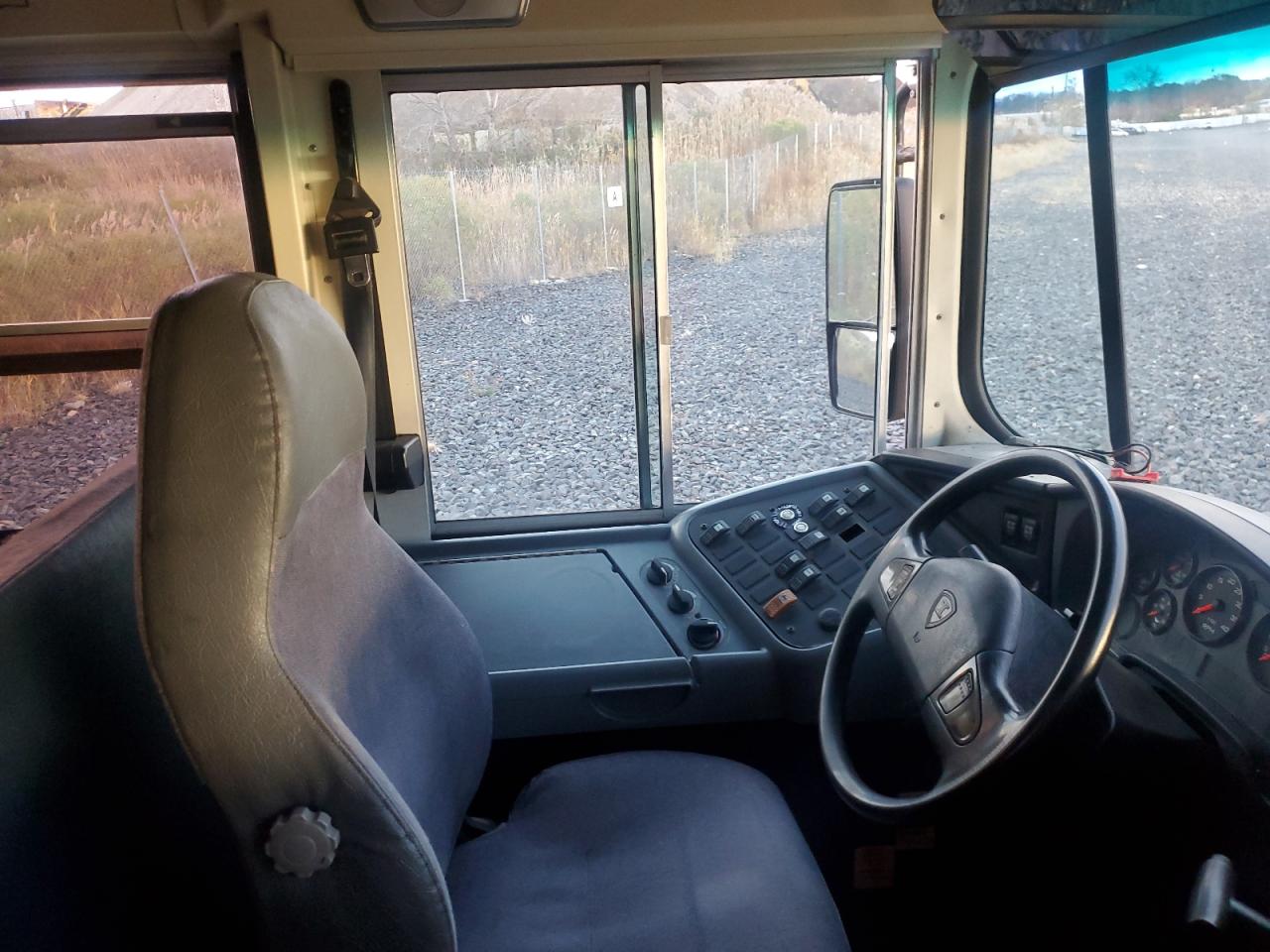 2010 Ic Corporation Ce Series School VIN 4DRBUAAN8AB164367 COPART salvage auction — Normal Wear, NY - CERTIFICATE OF TITLE, sold $1,000 on 2026-07-08 (photo 5)