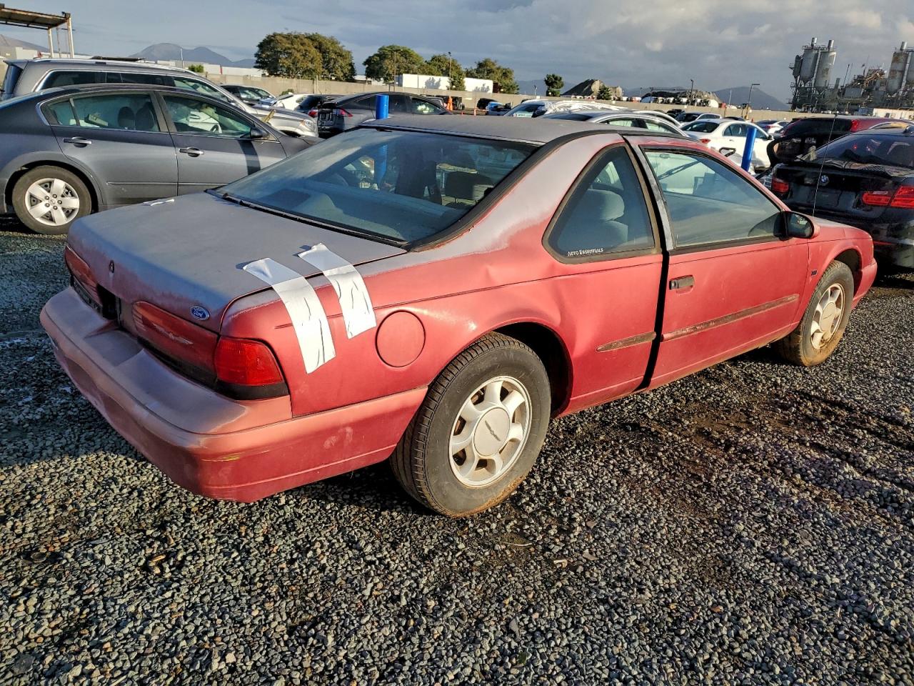 1995 Ford Thunderbird VIN 1FALP62W7SH202406 COPART salvage auction — Rear End, CA - DIS/DLR/EXP ONLY CLEAN TITLE, sold $500 on 2026-07-08 (photo 3)