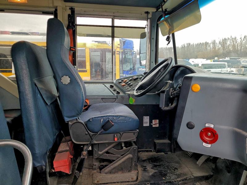 2013 Ic corporation Ce series school VIN 4DRBUSKN0DB199249 COPART salvage auction — NORMAL WEAR, IL - CERTIFICATE OF TITLE, sold $2,200 on 2026-09-23 (photo 5)