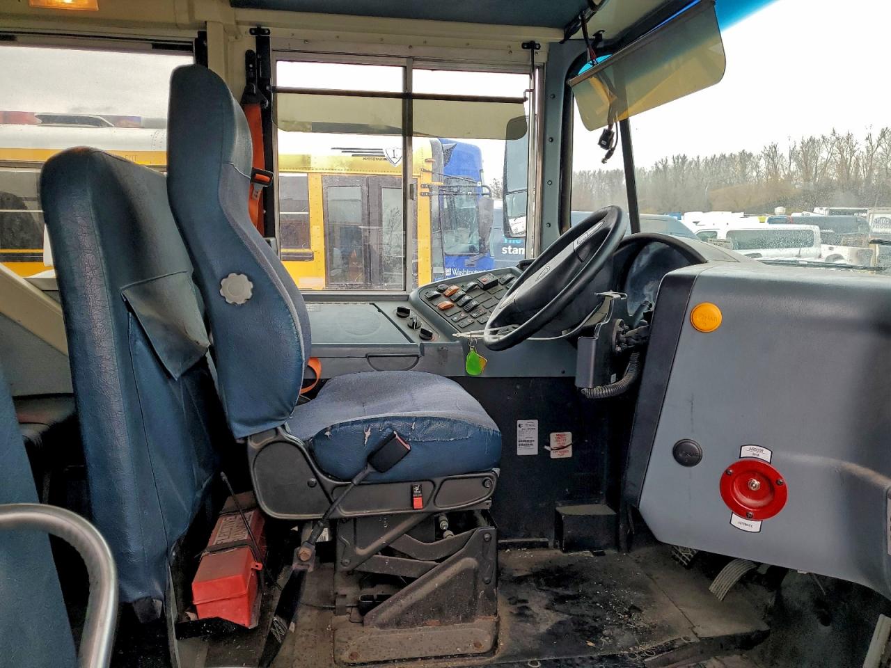 2013 Ic Corporation Ce Series School VIN 4DRBUSKN0DB199249 COPART salvage auction — Normal Wear, IL - CERTIFICATE OF TITLE, sold $1,800 on 2026-07-06 (photo 5)
