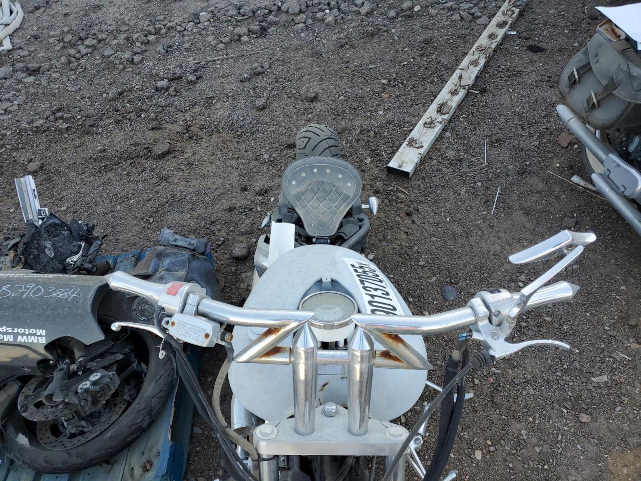 2008 Yamaha XVS1100 VIN JYAVP11E88A106019 COPART salvage auction — Front End, Salvage Title, sold $30 on 2025-11-10 (photo 5)
