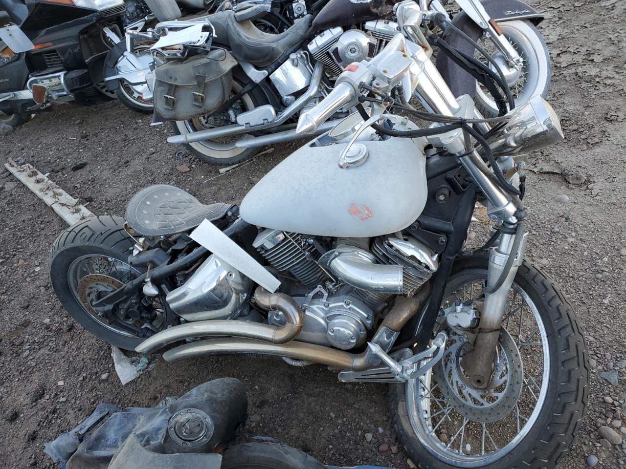 2008 Yamaha XVS1100 VIN JYAVP11E88A106019 COPART salvage auction — Front End, Salvage Title, sold $30 on 2025-11-10 (photo 1)