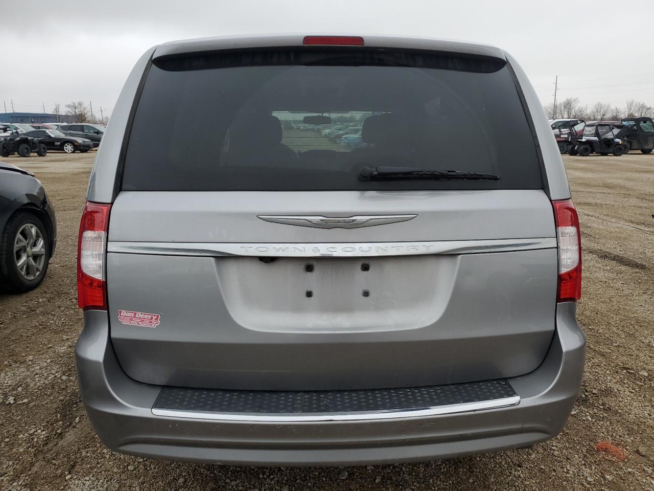 2015 Chrysler Town & Country VIN 2C4RC1BG8FR742255 COPART salvage auction — Front End, IA - CERT OF TITLE-SALVAGE TITLE, sold $925 on 2026-01-21 (photo 6)