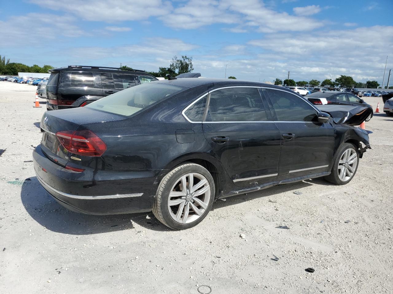 2017 Volkswagen Passat VIN 1VWGT7A32HC057881 COPART salvage auction — Front End, FL - CERT OF TITLE SLVG REBUILDABLE, sold $350 on 2026-06-29 (photo 3)