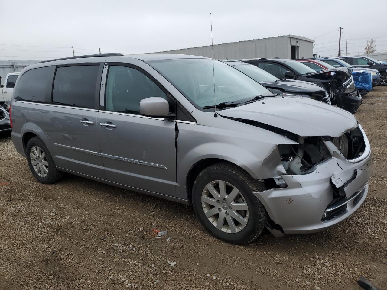 2015 Chrysler Town & Country VIN 2C4RC1BG8FR742255 COPART salvage auction — Front End, IA - CERT OF TITLE-SALVAGE TITLE, sold $925 on 2026-01-21 (photo 4)