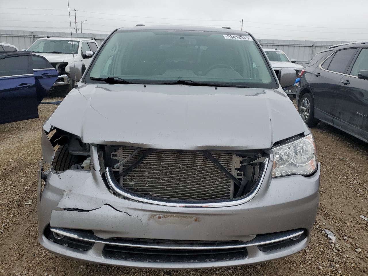 2015 Chrysler Town & Country VIN 2C4RC1BG8FR742255 COPART salvage auction — Front End, IA - CERT OF TITLE-SALVAGE TITLE, sold $925 on 2026-01-21 (photo 5)