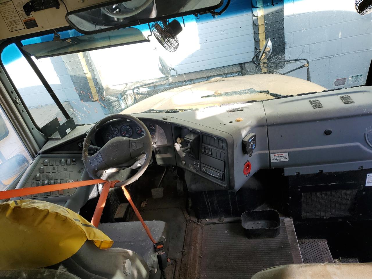 2014 Ic Corporation Ce Series School VIN 4DRBUAAN1EB778764 COPART salvage auction — Minor Dent/Scratches, IA - CERTIFICATE OF TITLE, sold $1,200 on 2026-07-08 (photo 5)