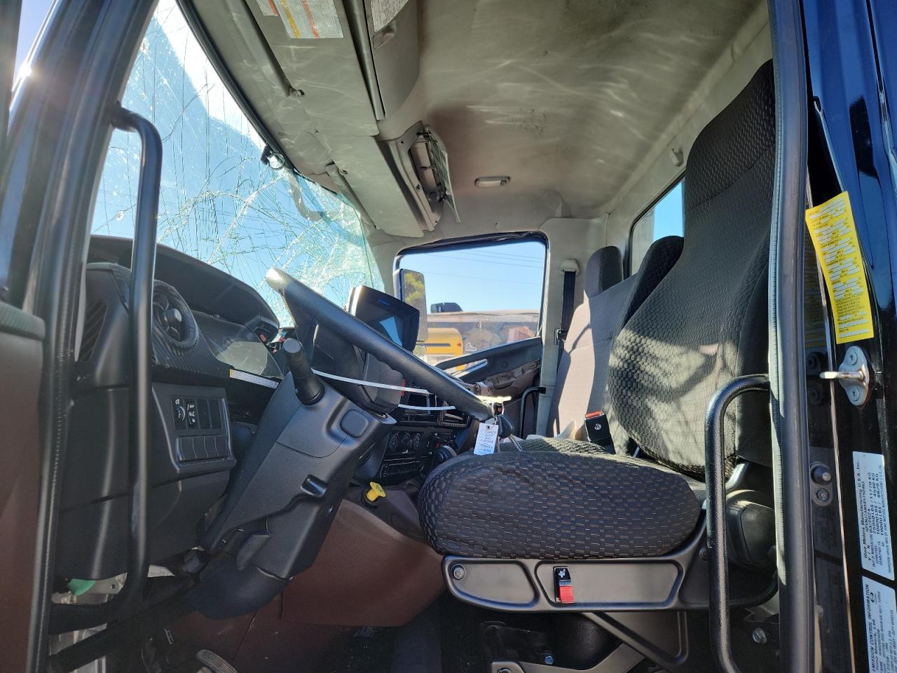 2025 Hino Tow truck VIN 5PVNJ7AN5S5T50963 COPART salvage auction — Front End, LA - CERT OF TITLE-SALVAGE, sold $31,750 on 2026-01-29 (photo 5)