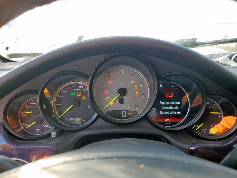 2014 Porsche Panamera VIN WP0AD2A70EL044747 COPART salvage auction — MINOR DENT/SCRATCHES, FL - CERT OF TITLE-MANUF BUY BACK, sold $3,800 on 2026-08-21 (photo 9)