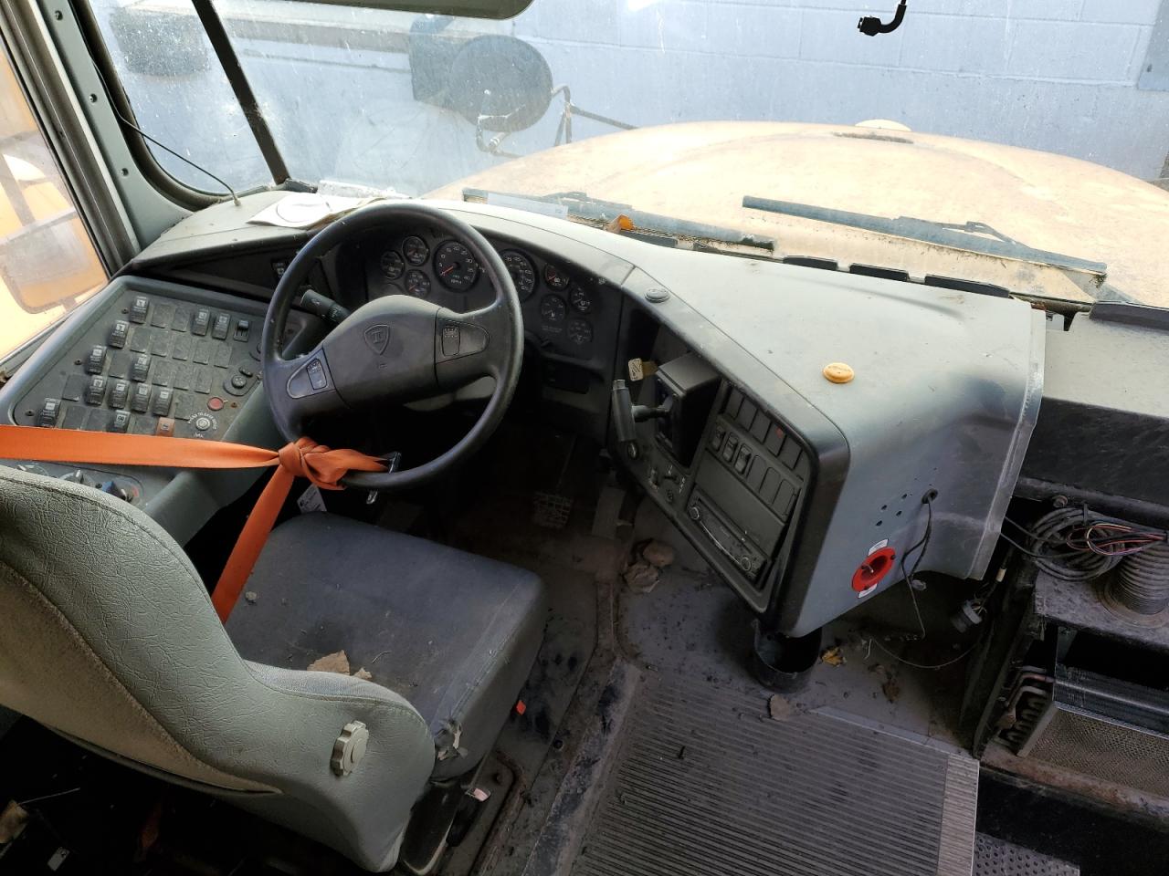2013 Ic Corporation Ce Series School VIN 4DRBUSKN3DB303412 COPART salvage auction — Minor Dent/Scratches, IA - CERTIFICATE OF TITLE, sold $1,200 on 2026-07-08 (photo 5)