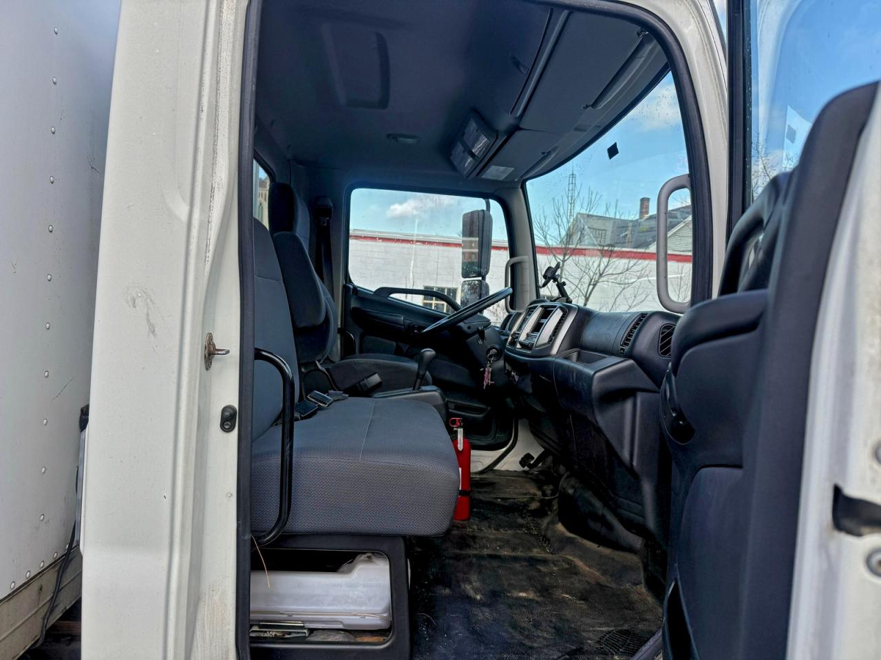 2013 Hino 258/268 VIN 5PVNE8JT8D4S55122 COPART salvage auction — Normal Wear, MA - CERTIFICATE OF TITLE (P), sold $14,300 on 2025-12-01 (photo 9)