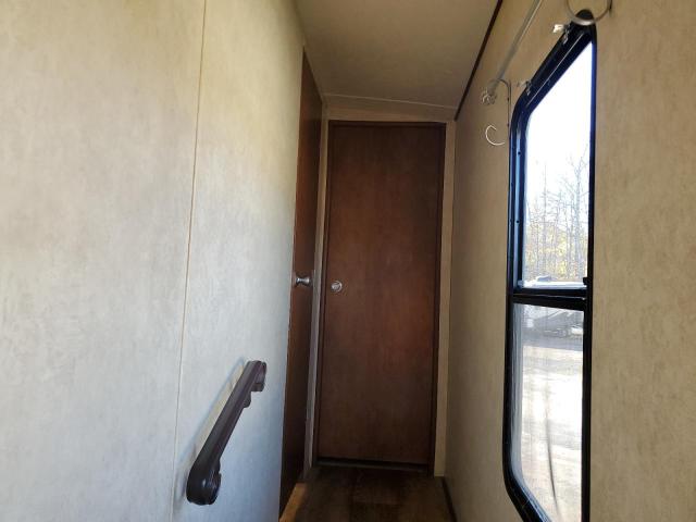 2015 Wildcat Trailer VIN 4X4FWBN27FU008364 COPART salvage auction — ROOF, PA - CERTIFICATE OF SALVAGE, sold $60 on 2026-07-09 (photo 5)
