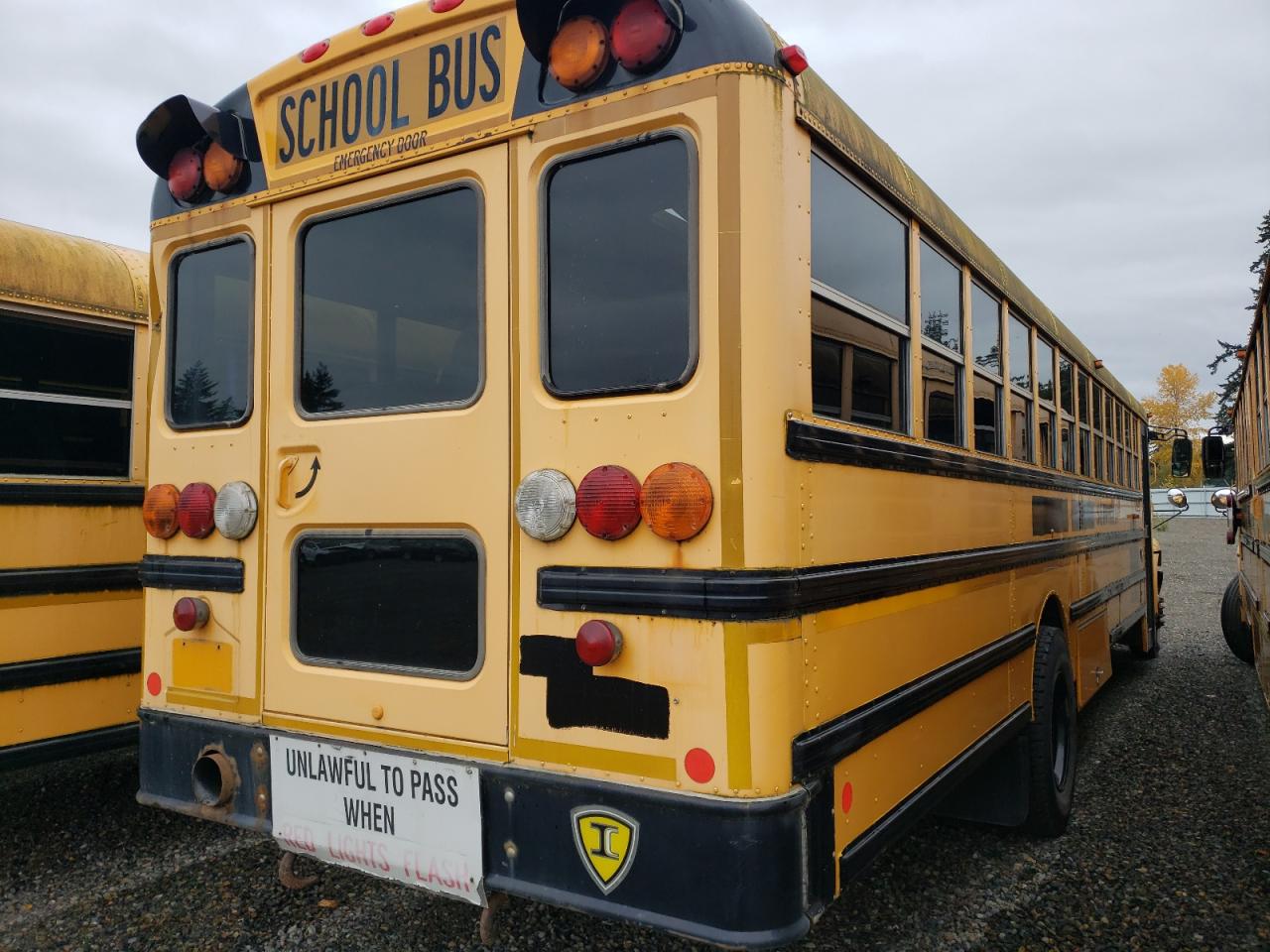 2009 Ic Corporation Ce Series School VIN 4DRBUSKN49B102092 COPART salvage auction — Minor Dent/Scratches, WA - VEHICLE CERT OF OWNERSHIP-TITL, sold $1,000 on 2026-07-08 (photo 4)