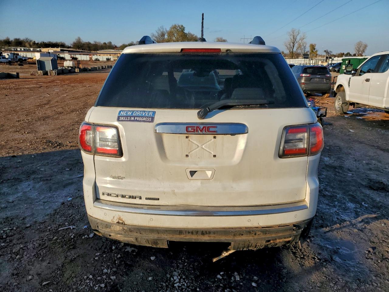 2017 GMC Acadia VIN 1GKKRSKD3HJ213917 COPART salvage auction — Rear End, OK - CERT OF TITLE-SALVAGE, sold $1,750 on 2026-07-09 (photo 6)