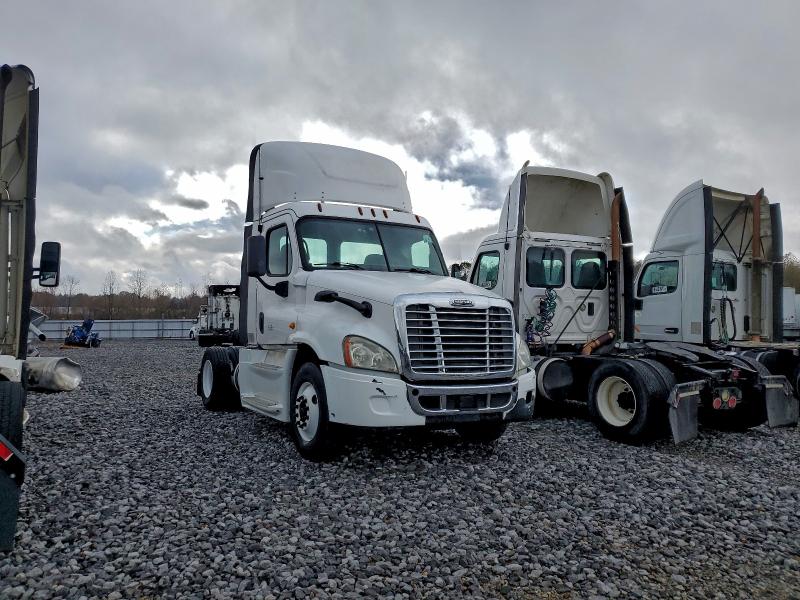 2014 Freightliner Cascadia VIN 1FUBGEDV7ELFT4301 COPART salvage auction — NORMAL WEAR, IN - CERTIFICATE OF TITLE, sold $5,000 on 2026-07-09 (photo 9)