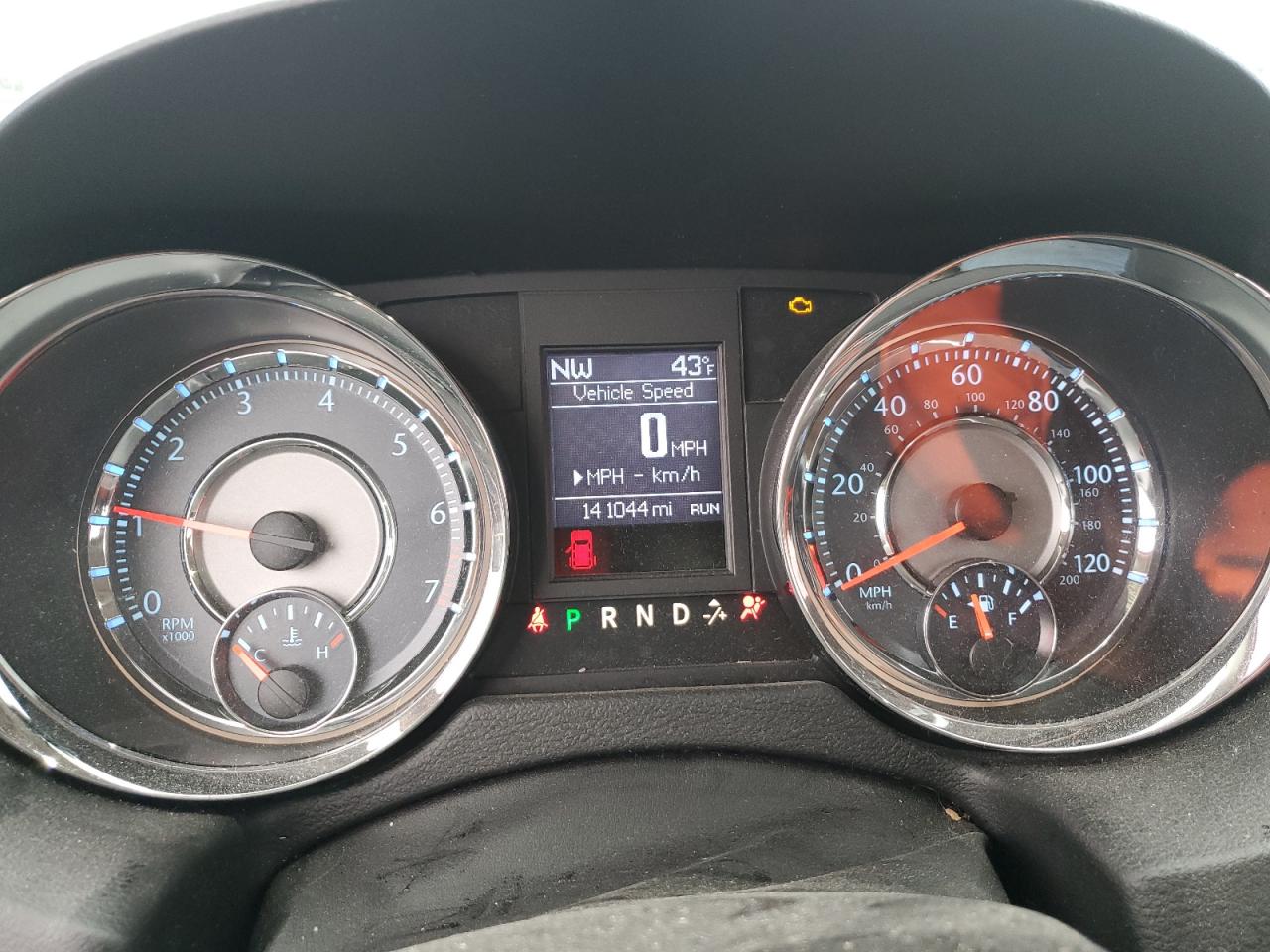 2015 Chrysler Town & Country VIN 2C4RC1BG8FR742255 COPART salvage auction — Front End, IA - CERT OF TITLE-SALVAGE TITLE, sold $925 on 2026-01-21 (photo 9)