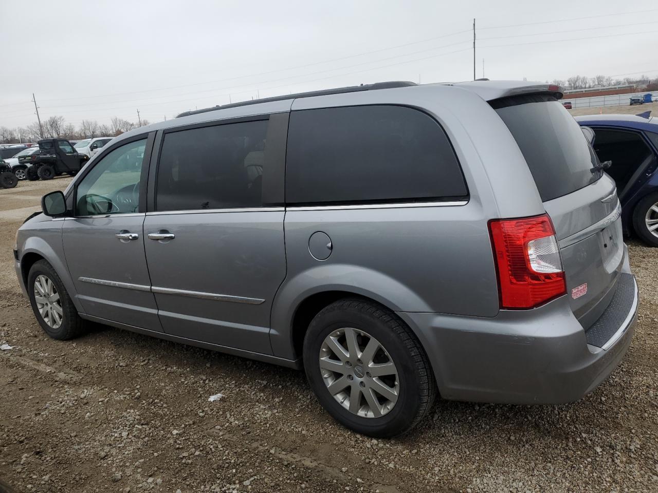 2015 Chrysler Town & Country VIN 2C4RC1BG8FR742255 COPART salvage auction — Front End, IA - CERT OF TITLE-SALVAGE TITLE, sold $925 on 2026-01-21 (photo 2)