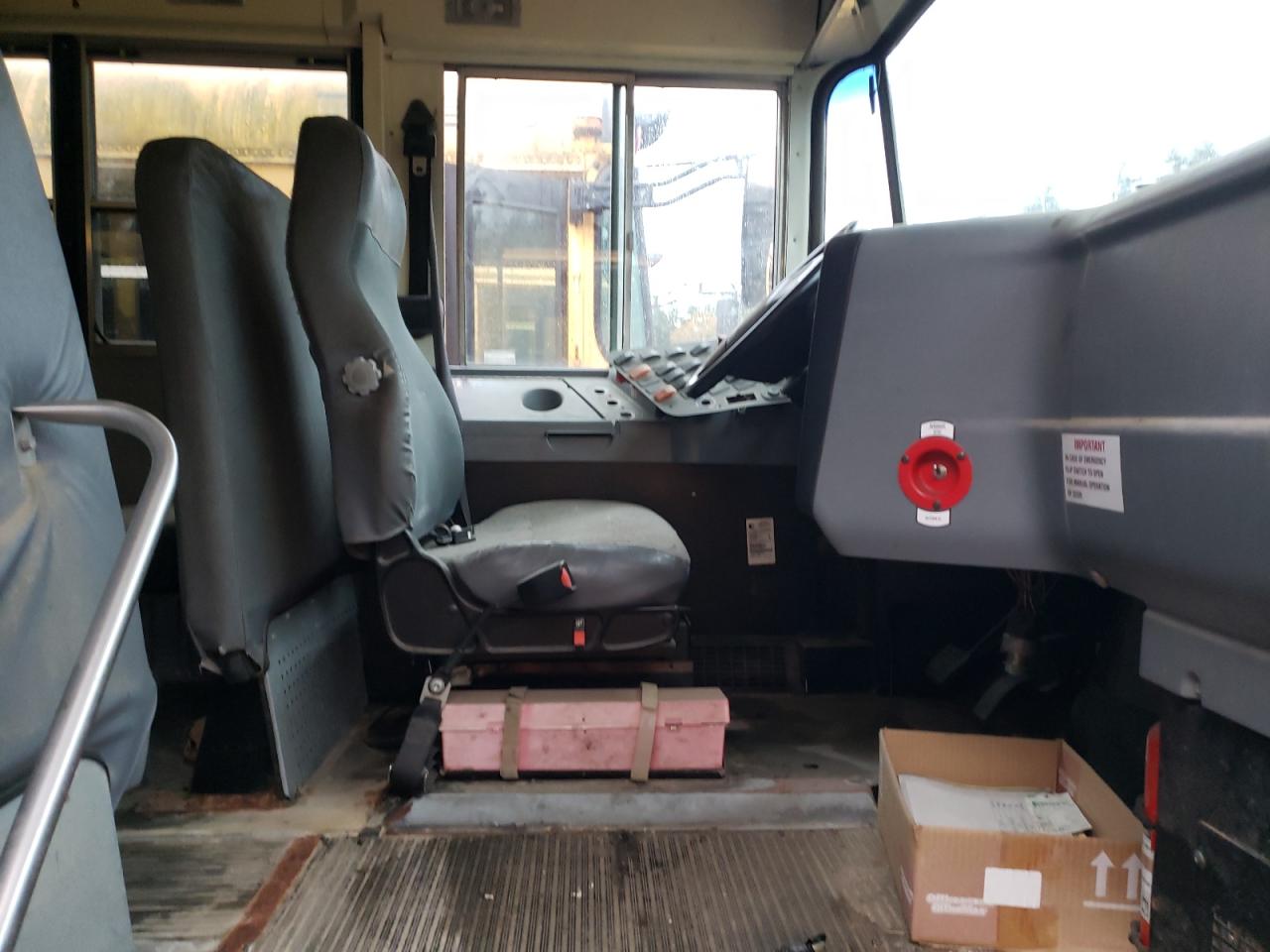 2009 Ic Corporation Ce Series School VIN 4DRBUSKN49B102092 COPART salvage auction — Minor Dent/Scratches, WA - VEHICLE CERT OF OWNERSHIP-TITL, sold $1,000 on 2026-07-08 (photo 5)