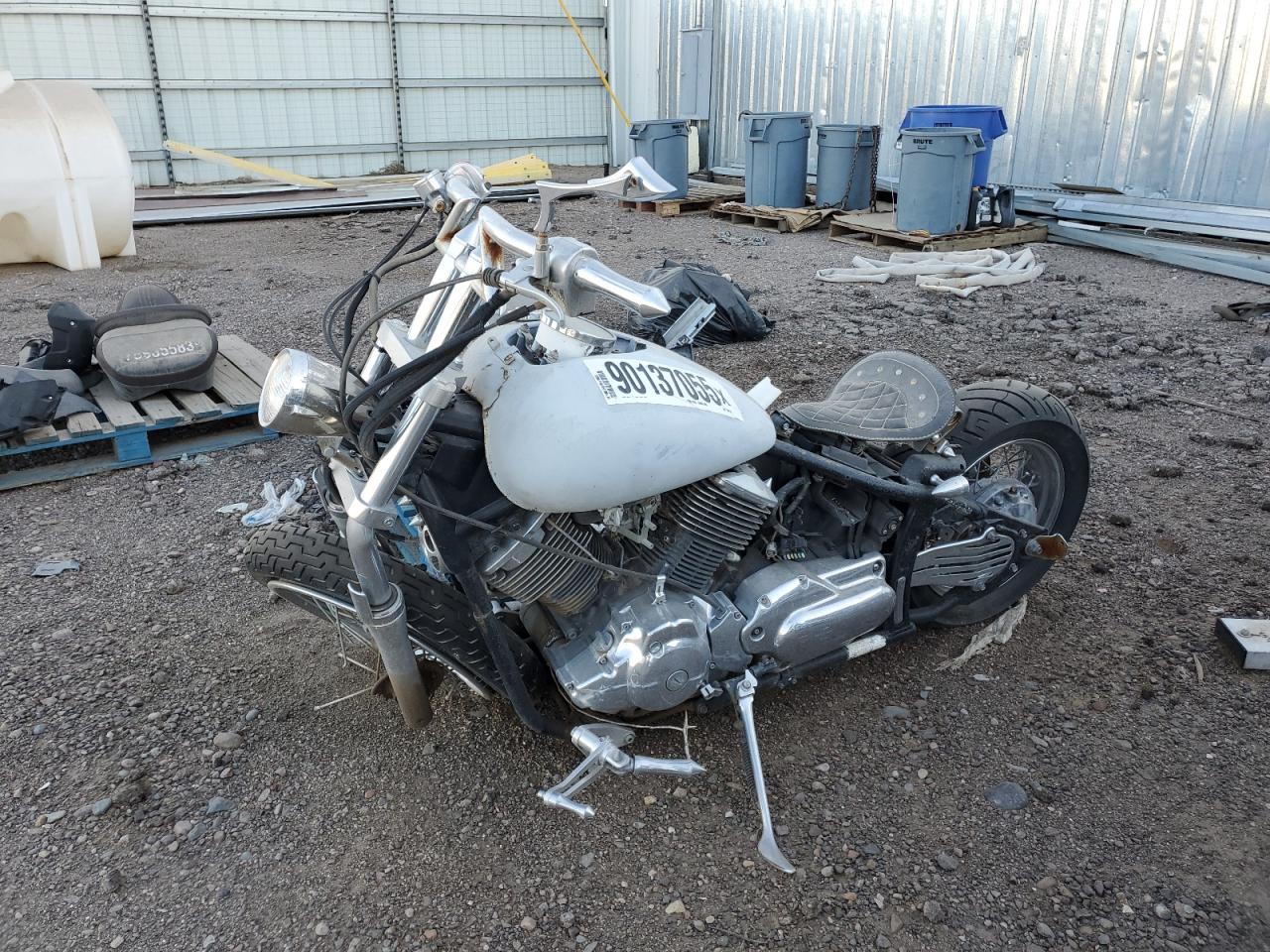 2008 Yamaha XVS1100 VIN JYAVP11E88A106019 COPART salvage auction — Front End, Salvage Title, sold $30 on 2025-11-10 (photo 3)